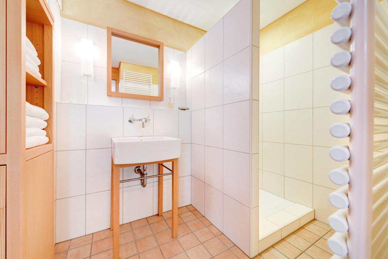 Hotel Gasthof Kreuz Sonntag Buitenkant foto