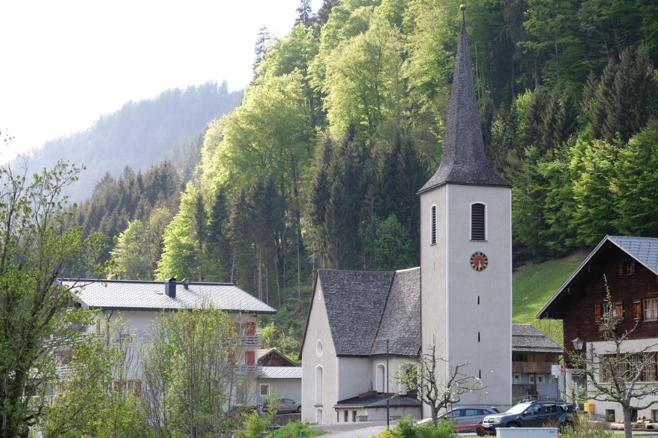 Hotel Gasthof Kreuz Sonntag Buitenkant foto